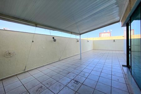 Varanda coberta de apartamento para alugar com 4 quartos, 204m² em Sagrada Família, Belo Horizonte
