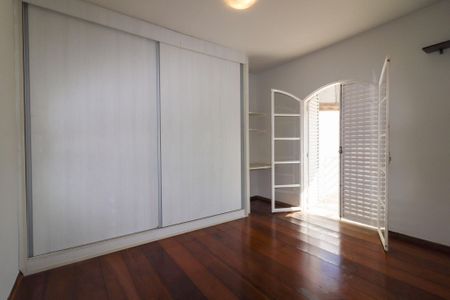 Casa para alugar com 190m², 4 quartos e 4 vagas