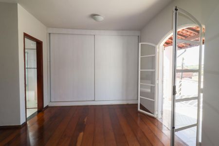 Casa para alugar com 190m², 4 quartos e 4 vagas