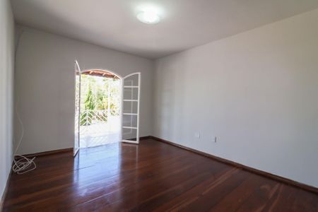 Casa para alugar com 190m², 4 quartos e 4 vagas