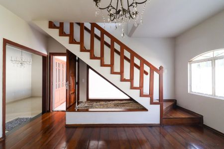 Casa para alugar com 4 quartos, 190m² em Vila Bourbon (sousas), Campinas