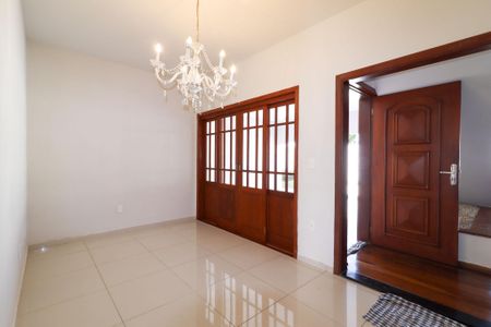 Casa para alugar com 4 quartos, 190m² em Vila Bourbon (sousas), Campinas
