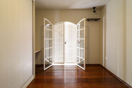 Casa à venda com 4 quartos, 190m² em Vila Bourbon (sousas), Campinas