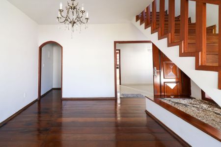 Casa para alugar com 190m², 4 quartos e 4 vagas
