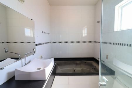 Casa para alugar com 190m², 4 quartos e 4 vagas