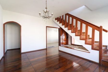 Casa para alugar com 4 quartos, 190m² em Vila Bourbon (sousas), Campinas