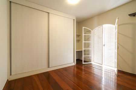 Casa para alugar com 190m², 4 quartos e 4 vagas