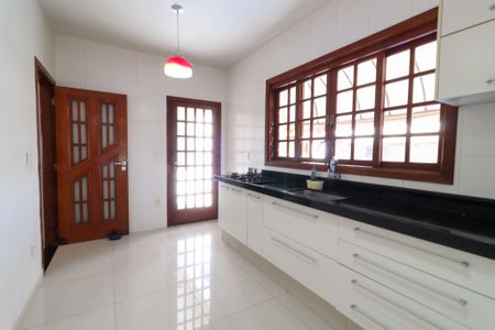 Casa à venda com 4 quartos, 190m² em Vila Bourbon (sousas), Campinas