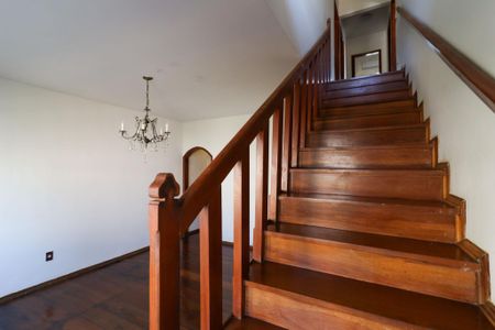 Casa para alugar com 190m², 4 quartos e 4 vagas