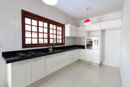Casa à venda com 4 quartos, 190m² em Vila Bourbon (sousas), Campinas