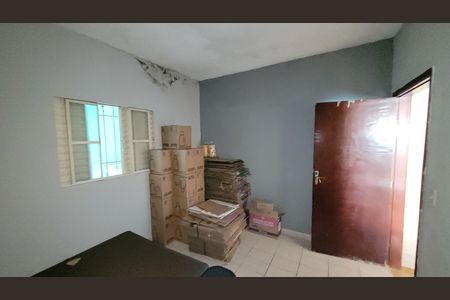 Quarto 2 de casa para alugar com 2 quartos, 150m² em Jardim Iva, São Paulo