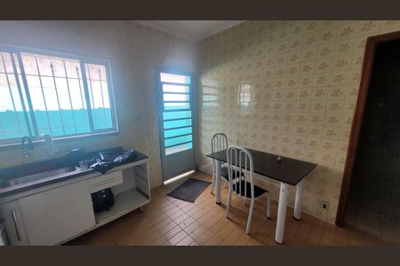 Cozinha de casa para alugar com 2 quartos, 150m² em Jardim Iva, São Paulo