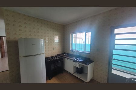 Cozinha de casa para alugar com 2 quartos, 150m² em Jardim Iva, São Paulo