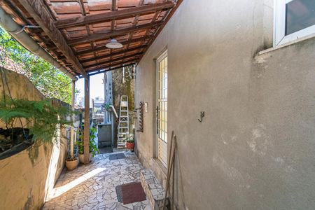 Casa para alugar com 60m², 2 quartos e 1 vaga Casa para alugar com 60m², 2 quartos e 1 vagaVaranda