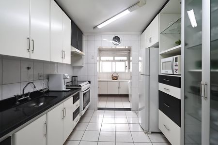 Apartamento à venda com 130m², 3 quartos e 2 vagas Apartamento à venda com 130m², 3 quartos e 2 vagasCozinha