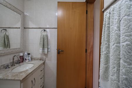 Apartamento à venda com 130m², 3 quartos e 2 vagas Apartamento à venda com 130m², 3 quartos e 2 vagasBanheiro suíte 2