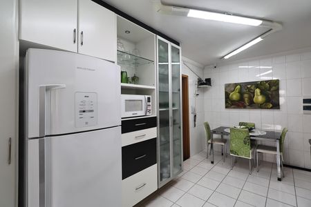 Apartamento à venda com 130m², 3 quartos e 2 vagas Apartamento à venda com 130m², 3 quartos e 2 vagasCozinha