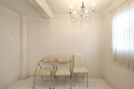 Apartamento à venda com 130m², 3 quartos e 2 vagas Apartamento à venda com 130m², 3 quartos e 2 vagasQuarto de Serviço