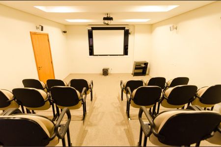 Apartamento à venda com 130m², 3 quartos e 2 vagas Apartamento à venda com 130m², 3 quartos e 2 vagasCinema