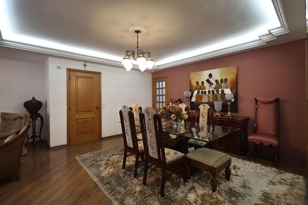 Apartamento à venda com 130m², 3 quartos e 2 vagas Apartamento à venda com 130m², 3 quartos e 2 vagasSala
