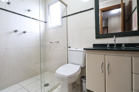 Apartamento à venda com 130m², 3 quartos e 2 vagas Apartamento à venda com 130m², 3 quartos e 2 vagasBanheiro suíte 1