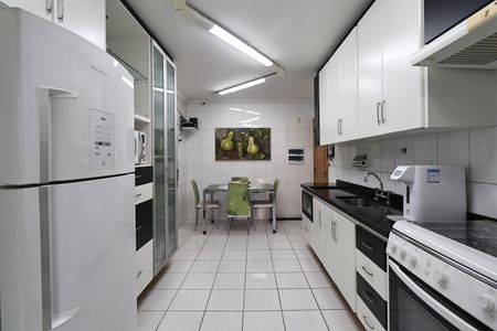 Apartamento à venda com 130m², 3 quartos e 2 vagas Apartamento à venda com 130m², 3 quartos e 2 vagasCozinha
