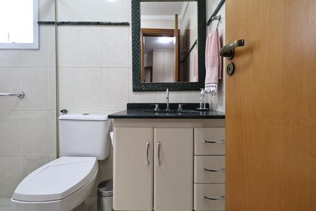 Apartamento à venda com 130m², 3 quartos e 2 vagas Apartamento à venda com 130m², 3 quartos e 2 vagasBanheiro suíte 1