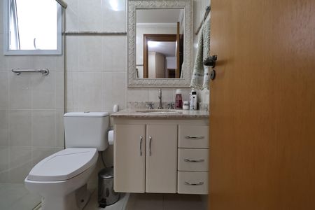 Apartamento à venda com 130m², 3 quartos e 2 vagas Apartamento à venda com 130m², 3 quartos e 2 vagasBanheiro suíte 2