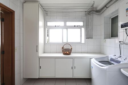 Apartamento à venda com 130m², 3 quartos e 2 vagas Apartamento à venda com 130m², 3 quartos e 2 vagasLavanderia