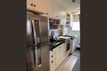 Cozinha de apartamento para alugar com 2 quartos, 41m² em Jardim Helian, São Paulo
