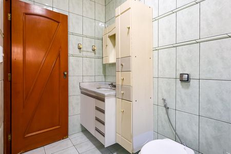 Casa à venda com 205m², 3 quartos e 4 vagas Casa à venda com 205m², 3 quartos e 4 vagasBanheiro