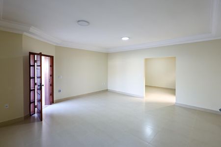 Casa à venda com 205m², 3 quartos e 4 vagas Casa à venda com 205m², 3 quartos e 4 vagasSala