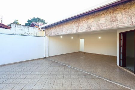 Casa à venda com 205m², 3 quartos e 4 vagas Casa à venda com 205m², 3 quartos e 4 vagasGaragem