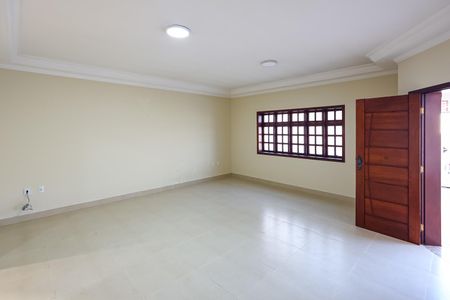 Casa à venda com 205m², 3 quartos e 4 vagas Casa à venda com 205m², 3 quartos e 4 vagasSala