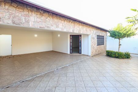 Casa à venda com 205m², 3 quartos e 4 vagas