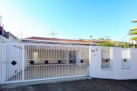 Casa à venda com 205m², 3 quartos e 4 vagas Casa à venda com 205m², 3 quartos e 4 vagasfachada