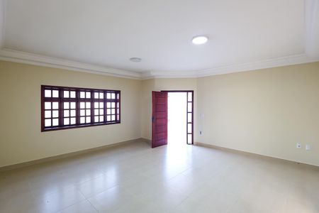 Casa à venda com 205m², 3 quartos e 4 vagas Casa à venda com 205m², 3 quartos e 4 vagasSala