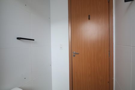 Banheiro de apartamento à venda com 2 quartos, 42m² em São José, Canoas
