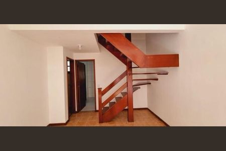 Sala de casa de condomínio à venda com 3 quartos, 105m² em Baldeador, Niterói