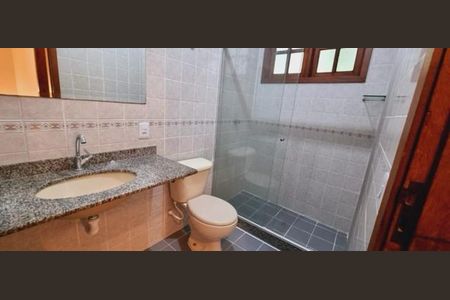 Banheiro de casa de condomínio à venda com 3 quartos, 105m² em Baldeador, Niterói