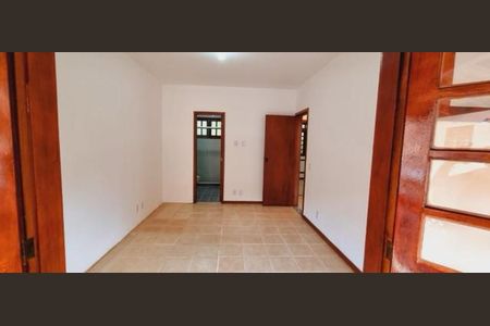 Casa de condomínio à venda com 105m², 3 quartos e 1 vagaQuarto