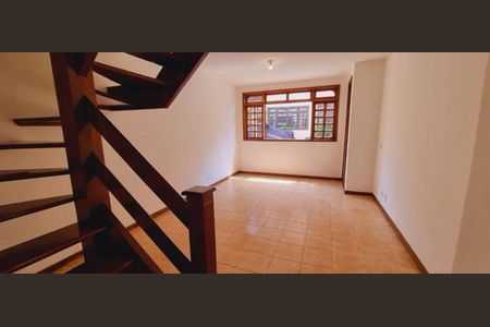 Sala de casa de condomínio à venda com 3 quartos, 105m² em Baldeador, Niterói
