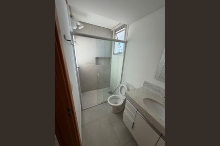 Banheiro de apartamento para alugar com 2 quartos, 55m² em Santa Branca, Belo Horizonte