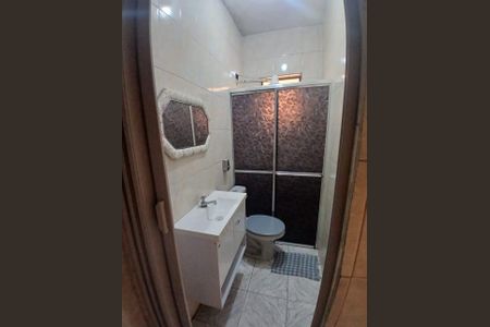Banheiro de casa para alugar com 2 quartos, 70m² em Chácara Mafalda, São Paulo