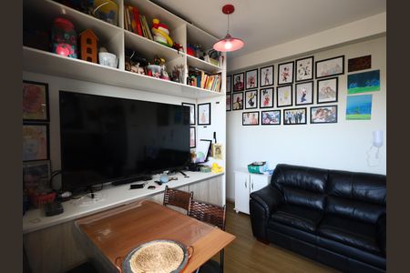 Sala de apartamento à venda com 2 quartos, 55m² em Quitaúna, Osasco