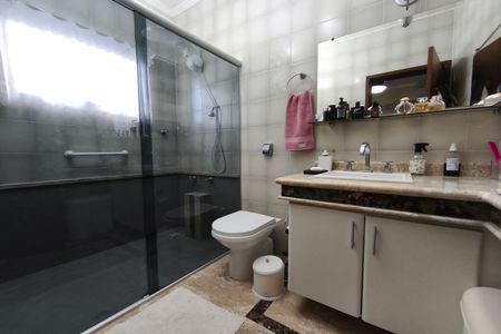 Banheiro da suíte de casa à venda com 3 quartos, 156m² em Jardim dos Oliveiras, Campinas