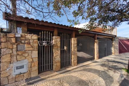 Fachada de casa à venda com 3 quartos, 156m² em Jardim dos Oliveiras, Campinas