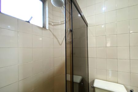 Banheiro de apartamento à venda com 2 quartos, 58m² em Carlos Prates, Belo Horizonte