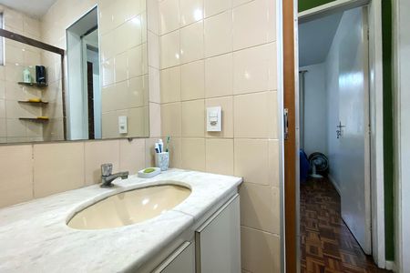 Banheiro de apartamento à venda com 2 quartos, 58m² em Carlos Prates, Belo Horizonte