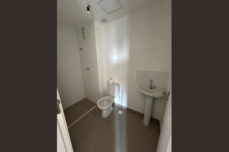 Banheiro de apartamento para alugar com 2 quartos, 55m² em Jardim Maria Helena, Barueri